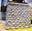 Chooch / Single-Track Cut Stone Bridge Pier w/Rectangular Base / HO Scale